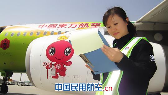 视角：从东航客机的舷窗眺望那些最可爱的人