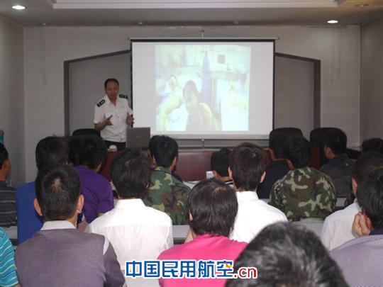 以训促防 南航新疆货运举办消防安全培训