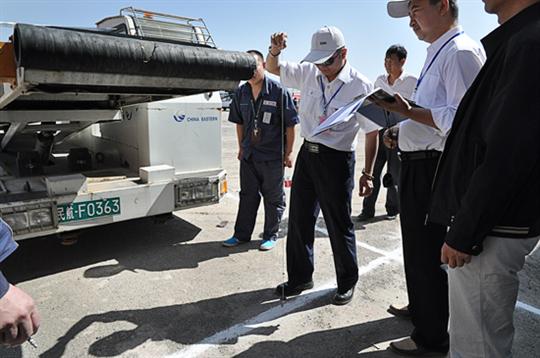 货物传送车比赛现场 东航甘肃车保部开展“岗位练兵,技术比武”活动