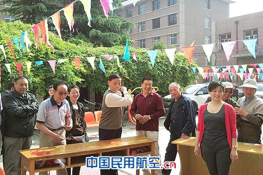 东航甘肃分公司离退办举行离退休职工趣味运动会