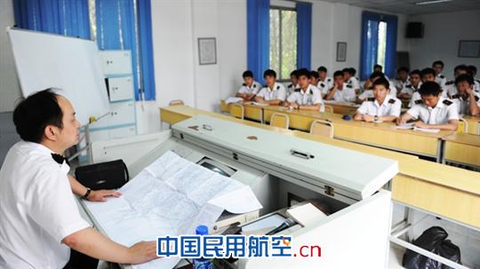 “用心去飞行”－－记邓斌的飞行教学课