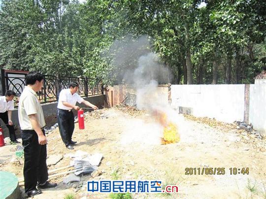 东航北京分公司首次开展消防应急疏散演练