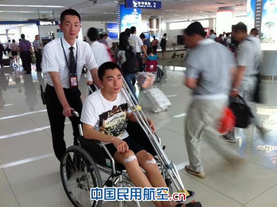 合肥机场旅客服务室全力保障两名轮椅旅客