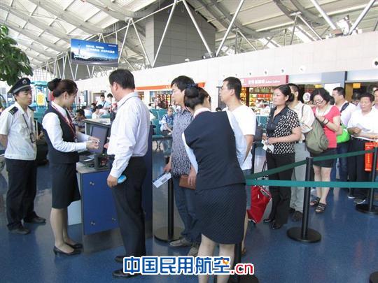 南航河南地服部：分段登机 高效有序