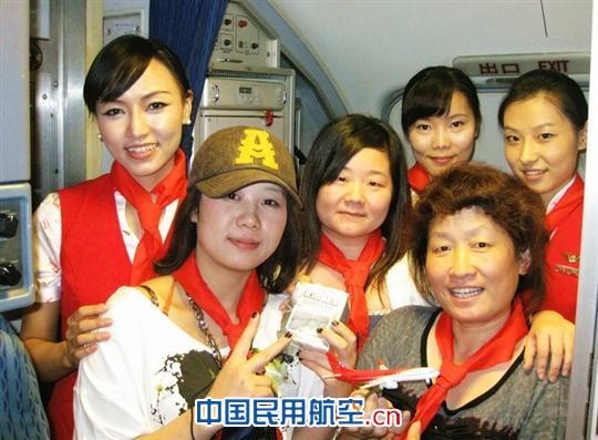 昆明航空“阿诗玛”乘务组：儿歌接龙庆六一
