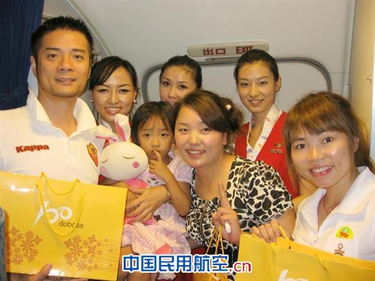 昆明航空“阿诗玛”乘务组：粽叶飘香庆端午