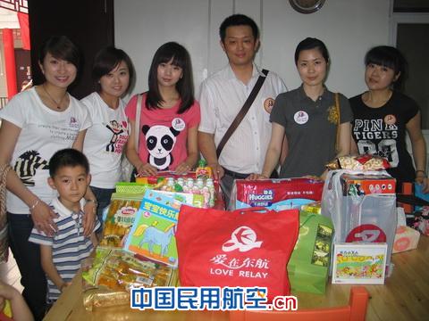 东航西北客舱部“六一”儿童节爱暖孤残儿童