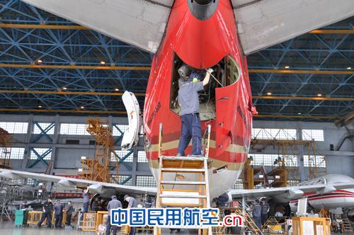 在定检高峰中彰显党的光辉