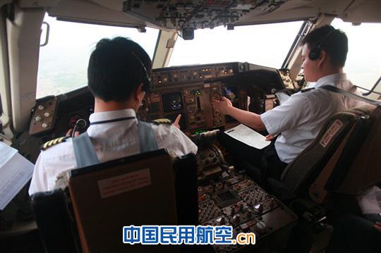 春节南航新疆飞行员全力以赴保证安全生产