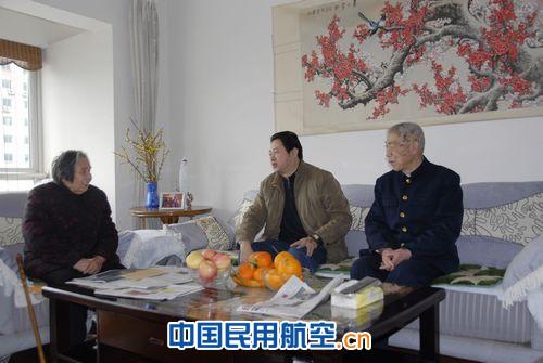 民航二所开展“献爱心、送温暖”活动