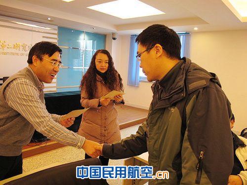 民航二所开展“献爱心、送温暖”活动