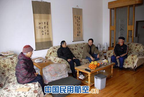 民航二所开展“献爱心、送温暖”活动