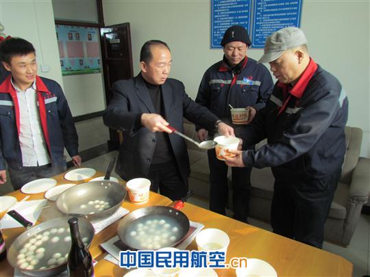 欢乐祥和贺元宵   爱心涌动满维修