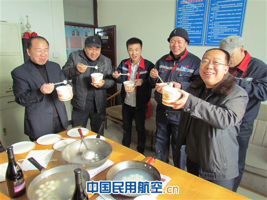 欢乐祥和贺元宵   爱心涌动满维修