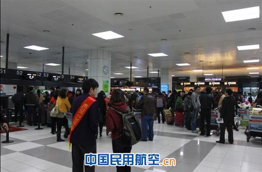 兢兢业业 真情服务 珠海机场一线员工春运保障记