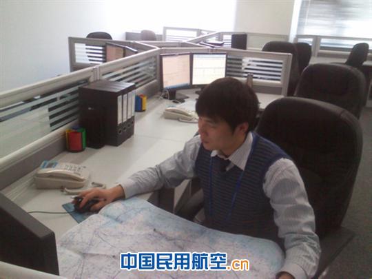 首都航空牛高展同志春节坚守一线值班 首都航空FOC值班室春运纪实