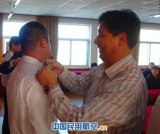 南航新疆分公司飞行部机长队伍又添新军