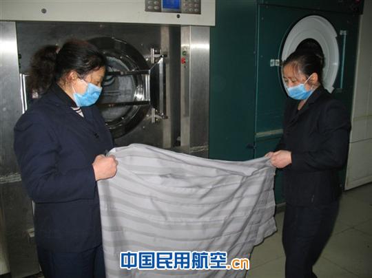 国航股份西南分公司狠抓机上服务用品洗涤质量
