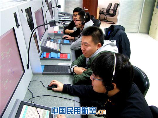 大连空管站开展“立足岗位学雷锋”活动