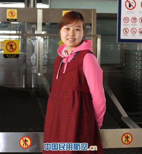 国航地服为孕期女职工配发孕妇工作装