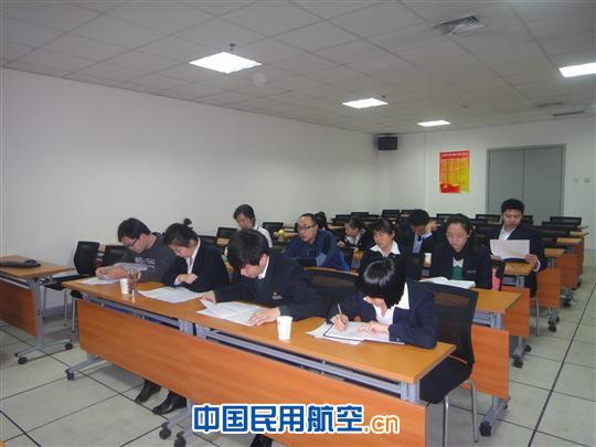 网络信息部团支部认真贯彻2012年机场集团共青团工作会议精神 新疆机场网络信息部贯彻集团共青团工作会议精神