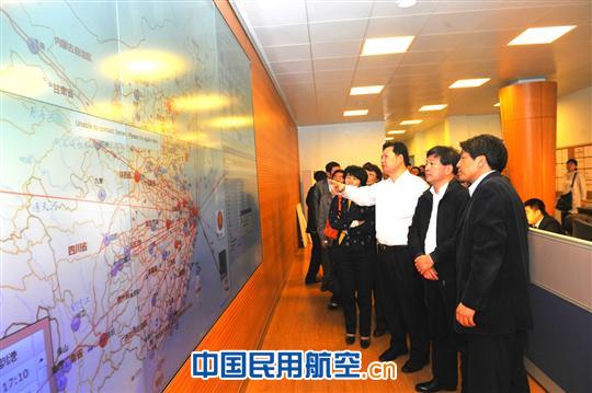 上海申通地铁赴东航工程技术公司开展考察活动