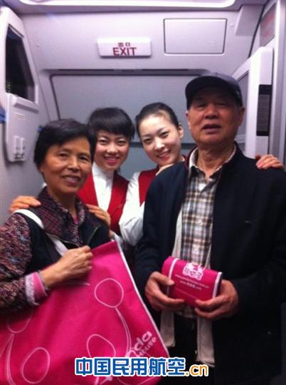 成都航空航班上开展世界地球日活动