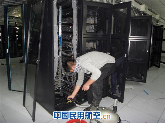 甘肃分局通信室以饱满热情完成换季