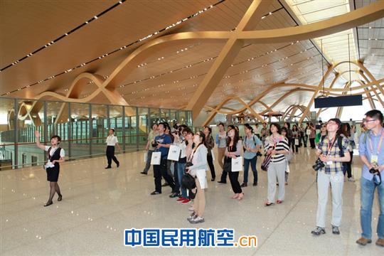 中国航空杂志云南行  媒体记者走进长水机场