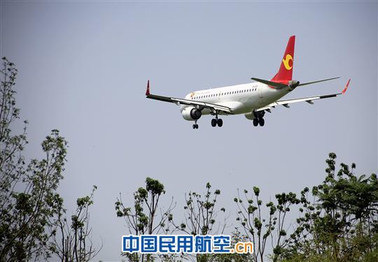 天津航空新开天津=鄂尔多斯=乌鲁木齐航线