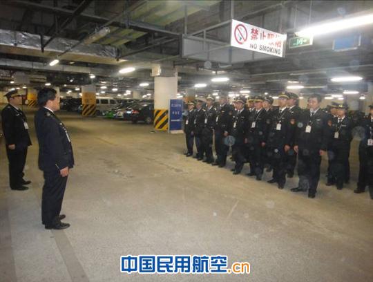 青岛机场护卫部开展员工停车场防火防爆应急演练