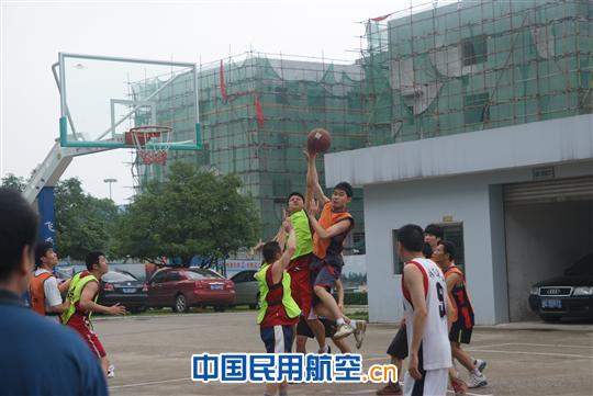民航桂林空管站开展篮球赛迎“五四
