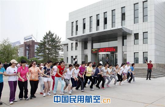 国航内蒙分公司工会举办2012年度春季职工越野赛