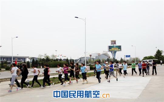 国航内蒙分公司工会举办2012年度春季职工越野赛