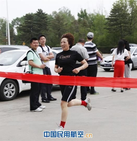 国航内蒙分公司工会举办2012年度春季职工越野赛