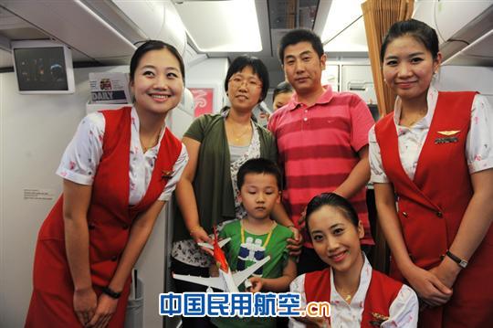 深航党团示范乘务组顺利保障深圳扬州首飞航班