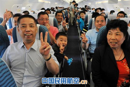 深航党团示范乘务组顺利保障深圳扬州首飞航班