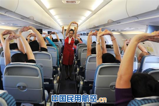 深航党团示范乘务组顺利保障深圳扬州首飞航班