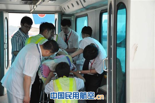 保障英雄孙波术后返程 东航北京尽心尽力