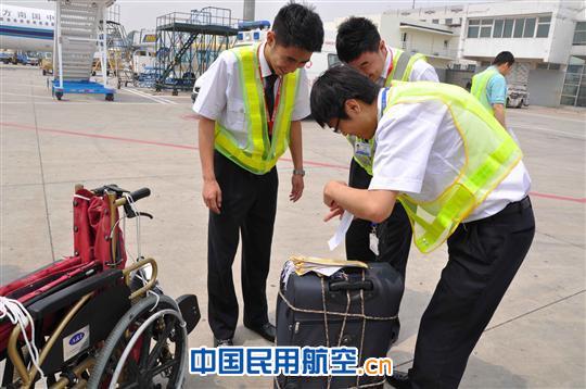 保障英雄孙波术后返程 东航北京尽心尽力