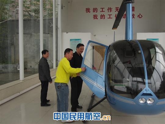 考察中体现服务，服务中强化交流
