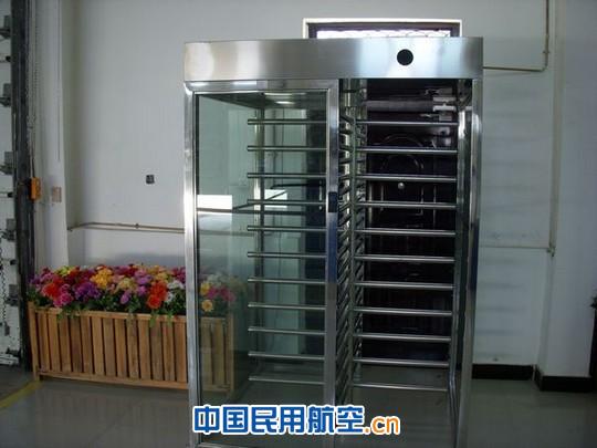 伊宁机场控制区道口安防设施升级完成投入使用