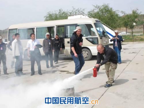 机组车应急演练 东航甘肃车辆保障部开展机组车应急撤离演练活动
