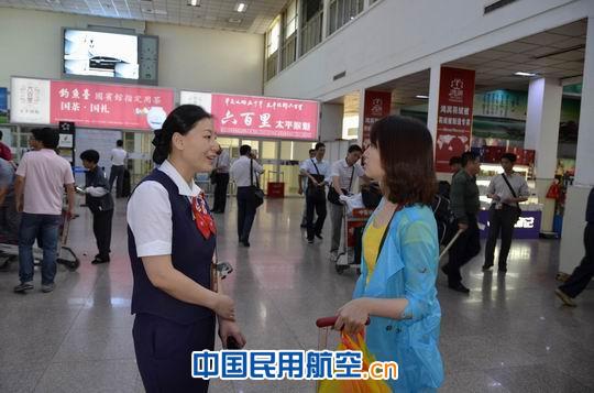 东航倾心服务在骆岗   满怀激情为新桥