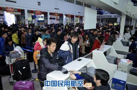 东航倾心服务在骆岗   满怀激情为新桥