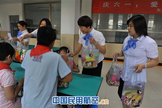 爱心传递 情系盲童