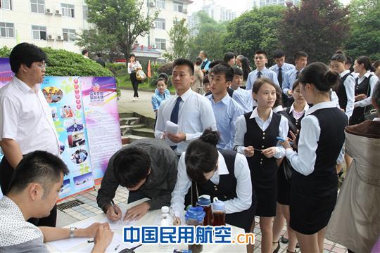 蓝天梦想  奥凯航空招乘海选在张家界顺利进行