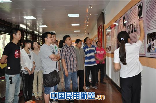 东航北京地服要客党支部参观潮白烈士陵园