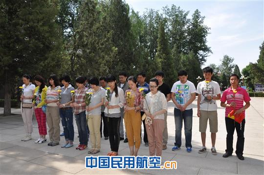 东航北京地服要客党支部参观潮白烈士陵园