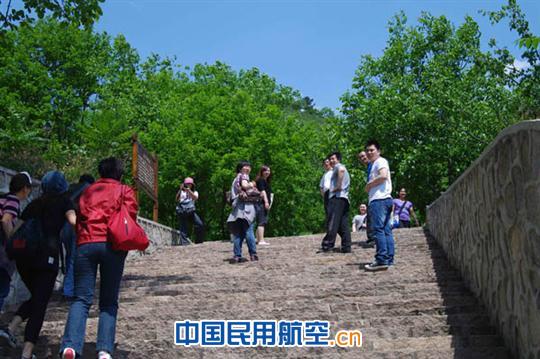 离港党支部组织登长城爱国主义教育活动 东航北京地服离港部开展爱国爱企爱岗教育活动